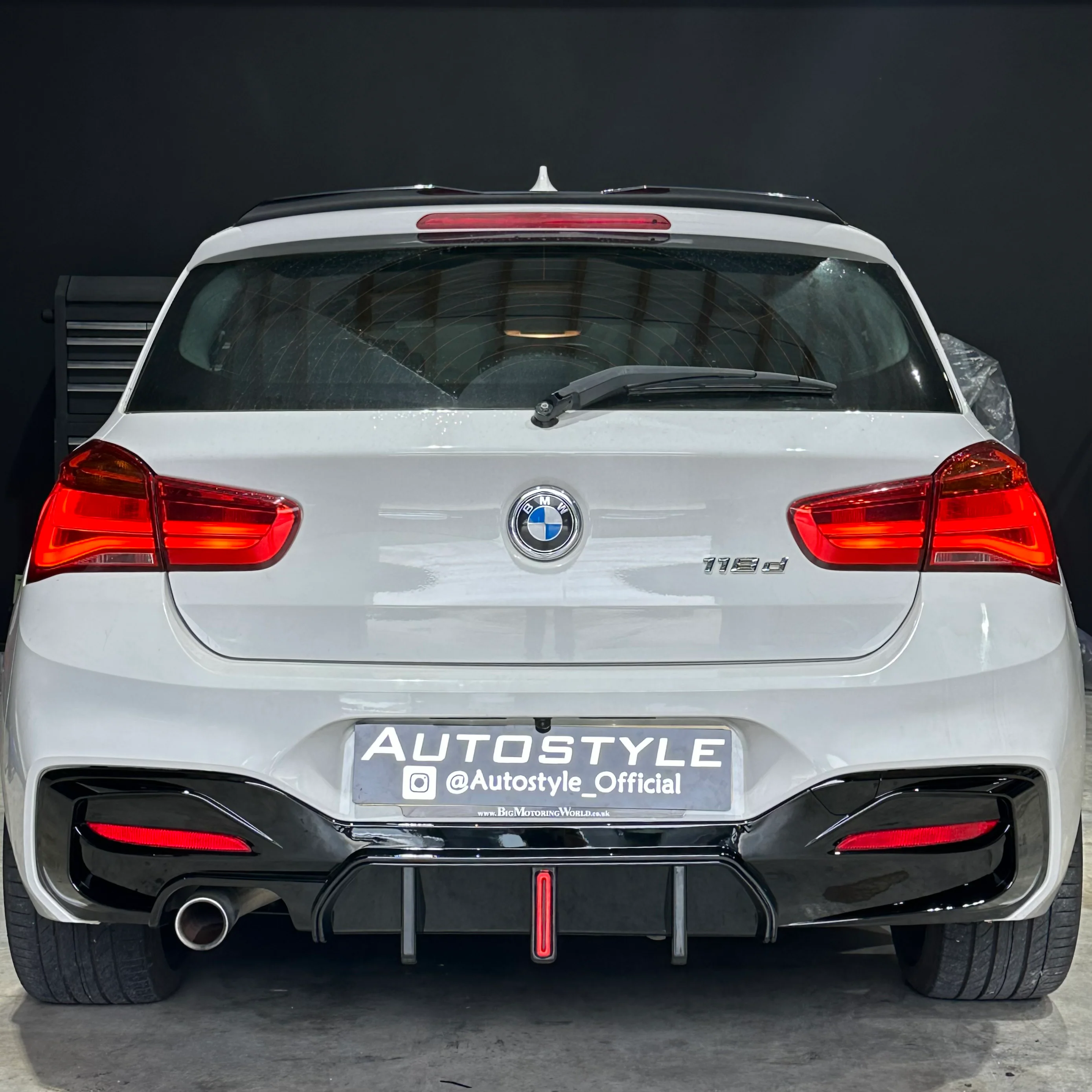 MP Style Rear Diffuser With F1 Light For BMW 1 Series F20 M-Sport 2015-2019 LCI - Image 4