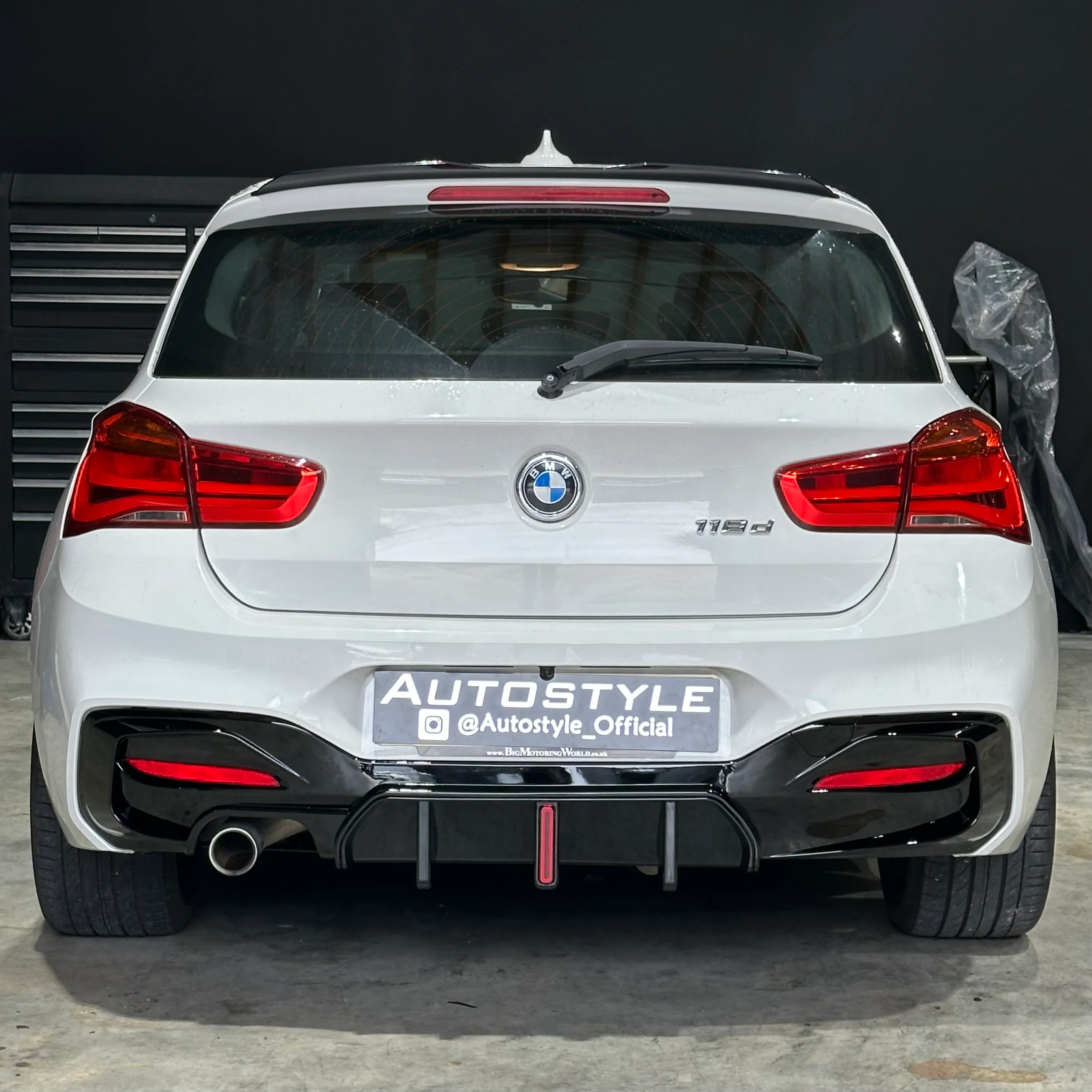 MP Style Rear Diffuser With F1 Light For BMW 1 Series F20 M-Sport 2015-2019 LCI - Image 5