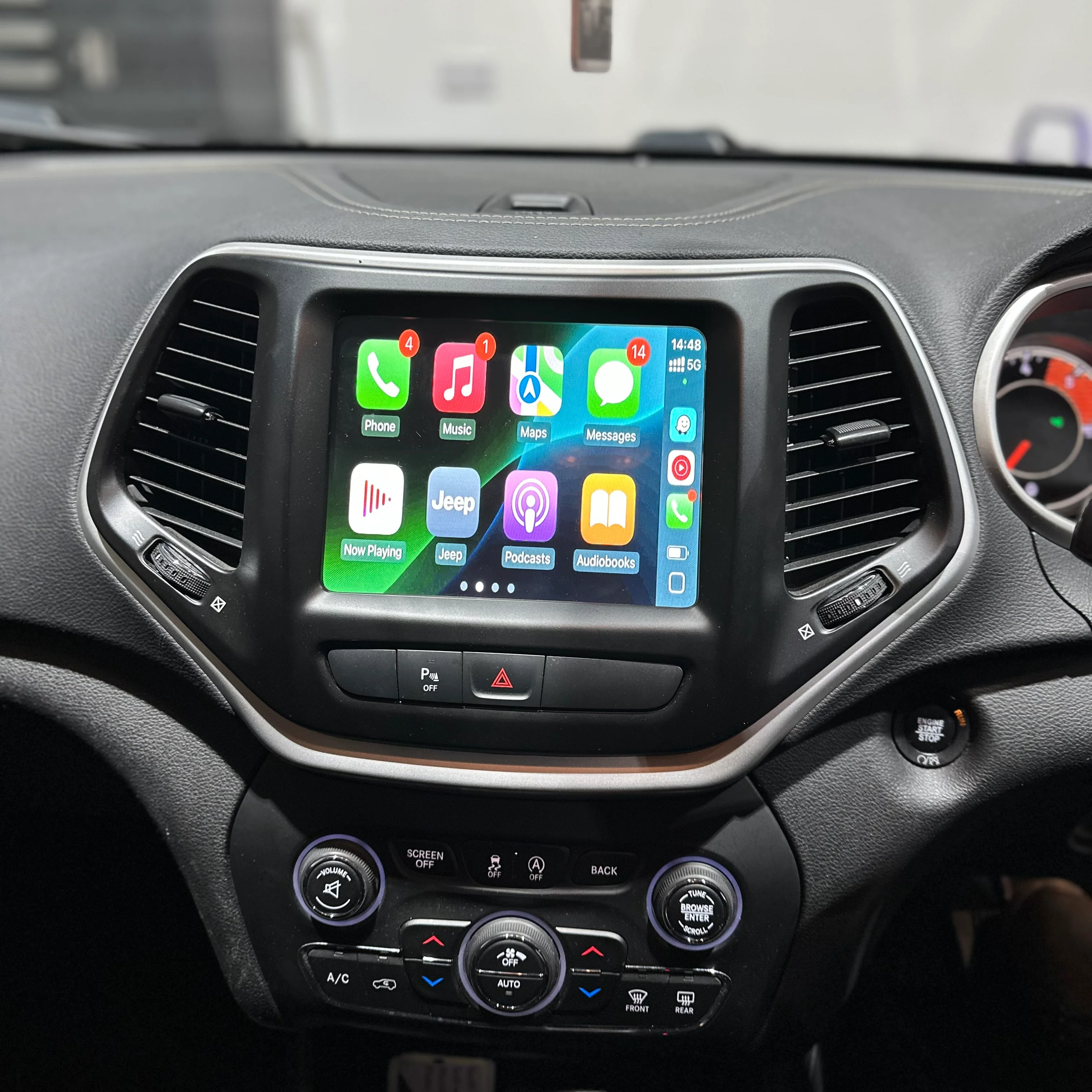 Wireless Apple CarPlay/Android Auto for JEEP Cherokee/Commander/Compass/Grand Cherokee (2014-2020) - Image 3